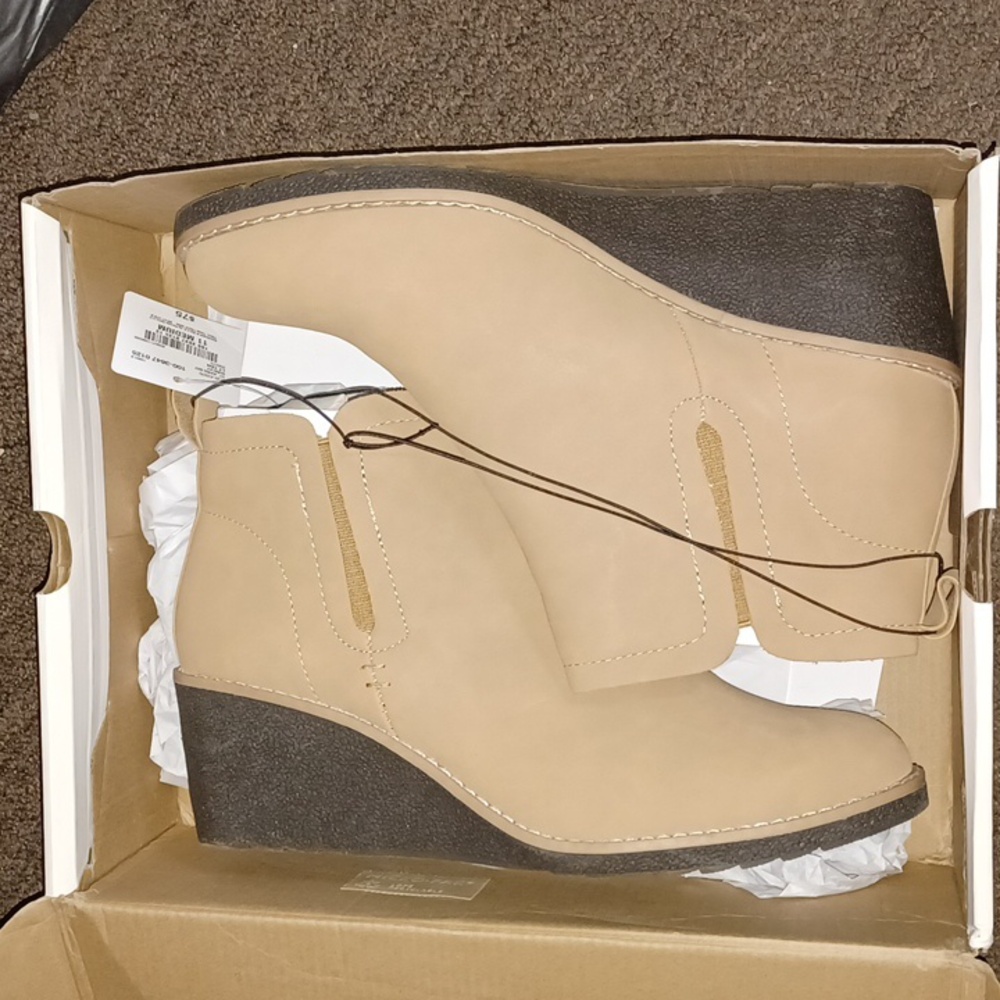 Women's shoes
